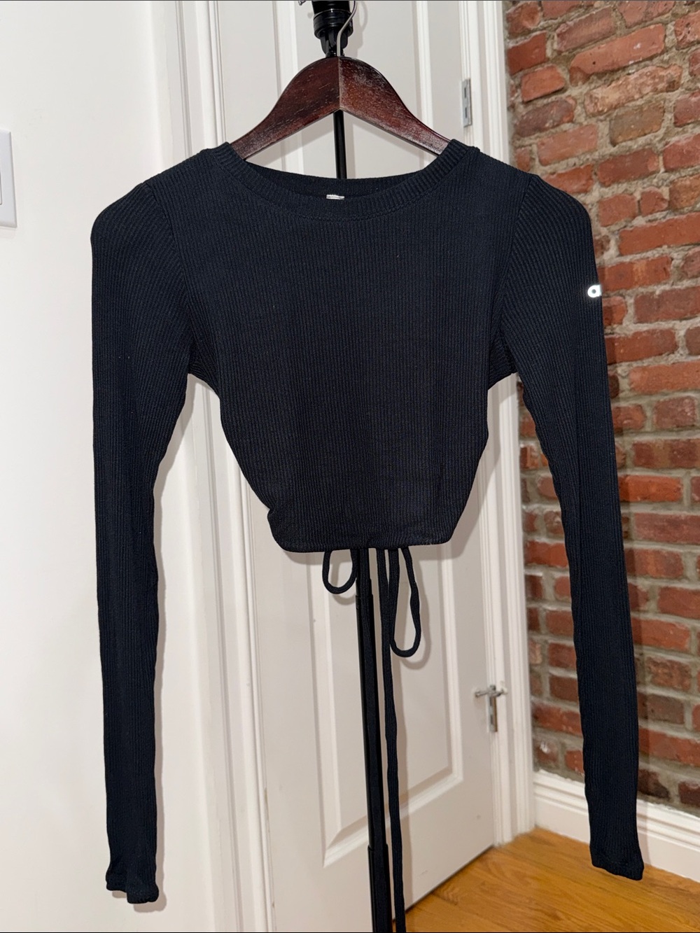 ALO Yoga Black Ribbed Long-Sleeve Drawstring Crop Top
